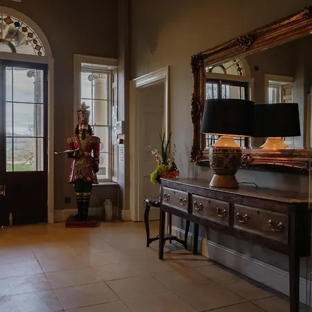 Backwell House Szálloda 5*